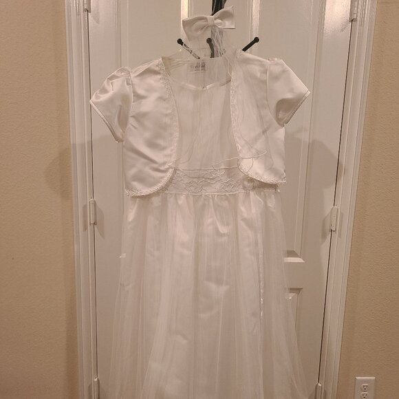 White Maxi Dress with a Blouse and Bow Hairclip - Picture 1 of 4